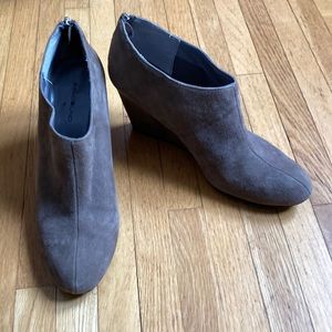 Bandolino taupe colored booties. Size 8